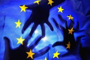 δδμανιάς: ξινά σταφύλια και ώριμες ευθύνες