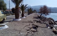 επικίνδυνος ο παραλιακός πεζόδρομος στον αστακό