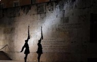 παράδεισο στον έλληνα εχάρισε ο θεός μας  κι ακόμα δεν γεννήθηκε αυτός που θα (μας) τον πάρει