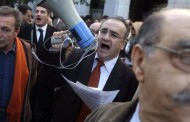 η ντουντούκα φόρεσε γραβάτα