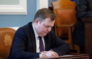 τα panama papers «ρίχνουν» τον iσλανδό πρωθυπουργό upd