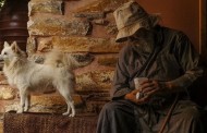 ρασοφόροι και κονδυλοφόροι φτύνουν τους νεκρούς