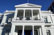 οι... σκελετοί στο ντουλάπι της νέας δημοκρατίας