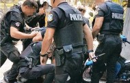 η οικογένεια του ζακ μηνύει τους αστυνομικούς και τον διασώστη