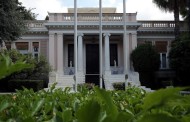 μαξίμου: ανίδεοι και εθνικά επικίνδυνοι ο κ. μητσοτάκης και η νδ