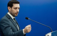 και κομμουνιστής και έλληνας. γίνεται;