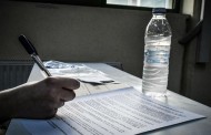 οι δραματικές συνθήκες στα βαθμολογικά κέντρα και τα ανα-θέματα των εξετάσεων