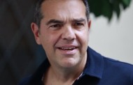 παραμένει βουλευτής του συριζα και ιστορικός αρχηγός του κόμματος το οποίο συνεχίζει την πορεία του.»