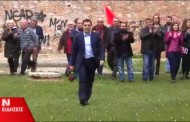 φόρο τιμής στο σκοπευτήριο της καισαριανής απέτισε ο νέος πρωθυπουργός της ελλάδας