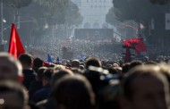 μαζική αντικυβερνητική διαδήλωση στην αλβανία