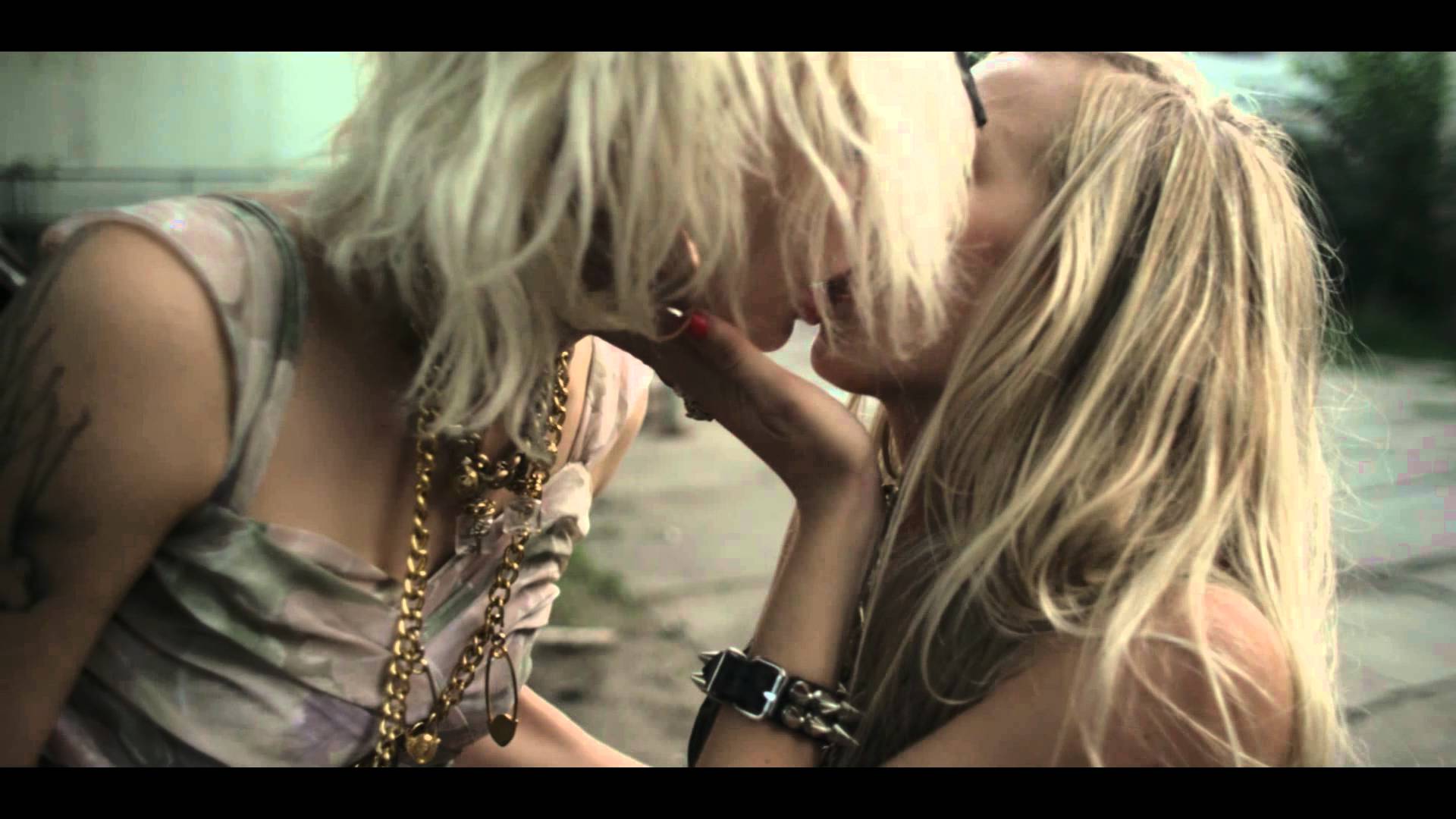 One day, asaf avidan (music vid) One day, asaf avidan (music vid)