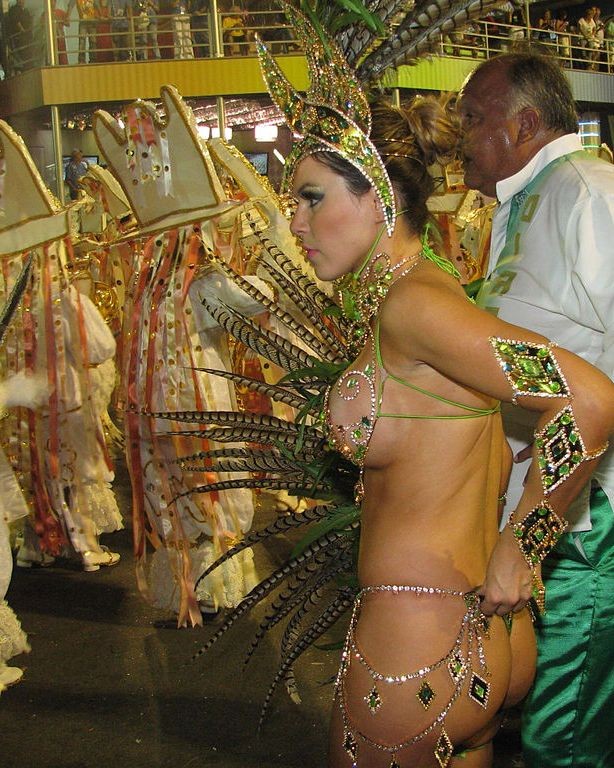 614px-Samba_Dancer_-_GRES_Mocidade_Independente_de_Padre_Miguel_-_Rio_de_Janeiro_-_Carnival_2010-1