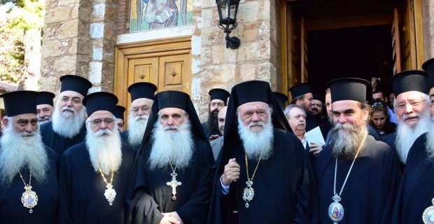 τα «μαύρα μεσάνυχτα» των μαύρων ράσων (κι όχι μόνο) τα «μαύρα μεσάνυχτα» των μαύρων ράσων (κι όχι μόνο)