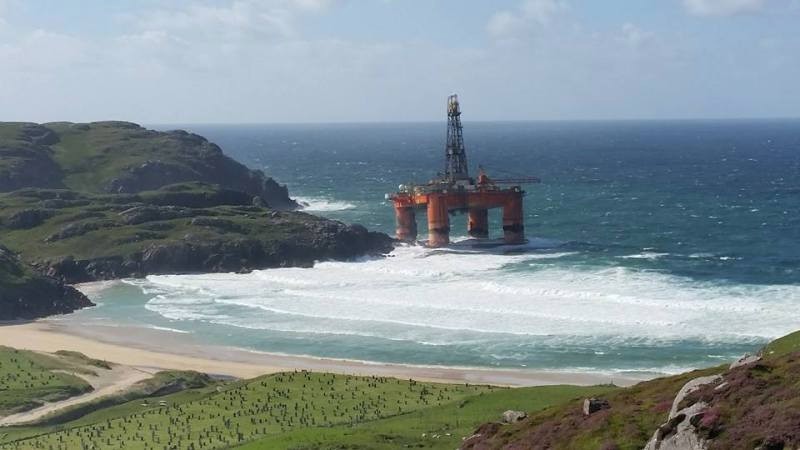 transocean rig aground in scotland after tow breaks in heavy weather – incident photos transocean rig aground in scotland after tow breaks in heavy weather – incident photos