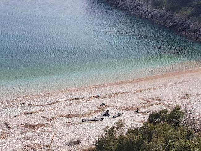 δδ μανιάς: η παραλία καμίνια σήμερα (music vid+picts) δδ μανιάς: η παραλία καμίνια σήμερα (music vid+picts)