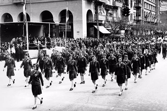 αφιέρωμα: από την ελληνική επανάσταση στις παρελάσεις του σήμερα (picts) αφιέρωμα: από την ελληνική επανάσταση στις παρελάσεις του σήμερα (picts)