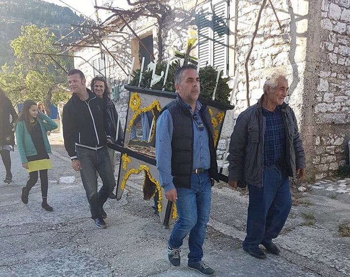 περιφορά επιταφίου στην εξωγή (pict) περιφορά επιταφίου στην εξωγή (pict)