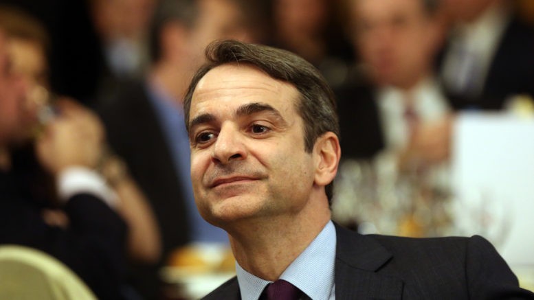 ο τσίπρας γράφει ιστορία και ο μητσοτάκης επιστρέφει στην ερε