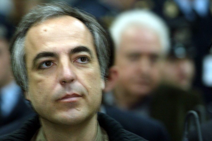 δεν μας παρατάς ρε κούλη με τον κουφοντίνα δεν μας παρατάς ρε κούλη με τον κουφοντίνα