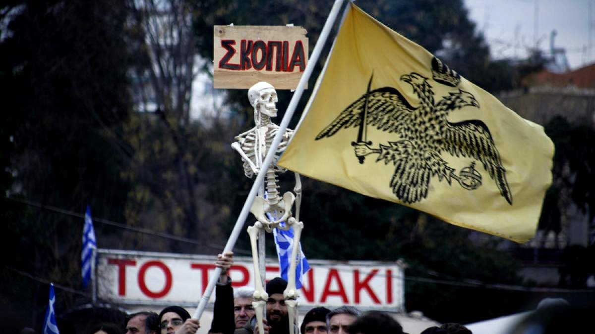 να κλείσει τα αυτιά και να προχωρήσει να κλείσει τα αυτιά και να προχωρήσει