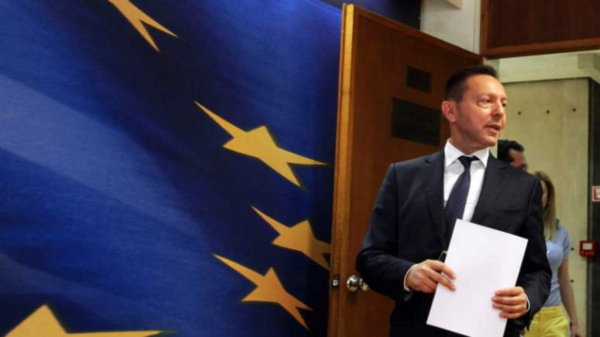 βγάζοντας στο ξέφωτο της ευρώπης τον στουρνάρα βγάζοντας στο ξέφωτο της ευρώπης τον στουρνάρα
