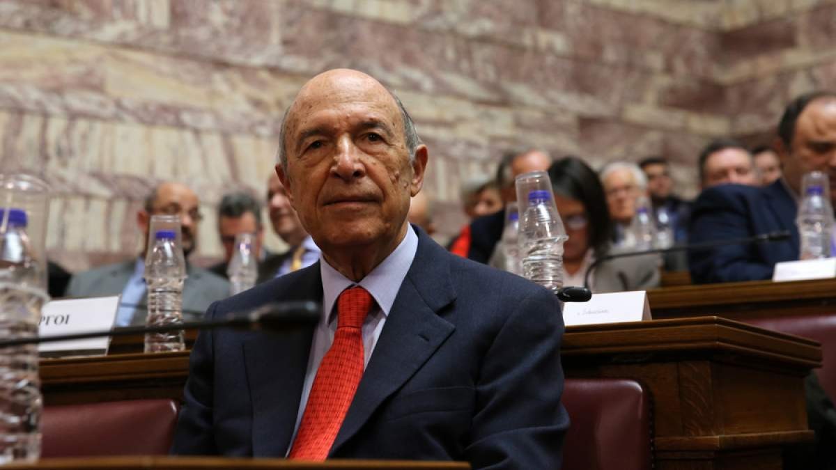γιούχαραν τον σημίτη στο πλοίο για σύρο γιούχαραν τον σημίτη στο πλοίο για σύρο