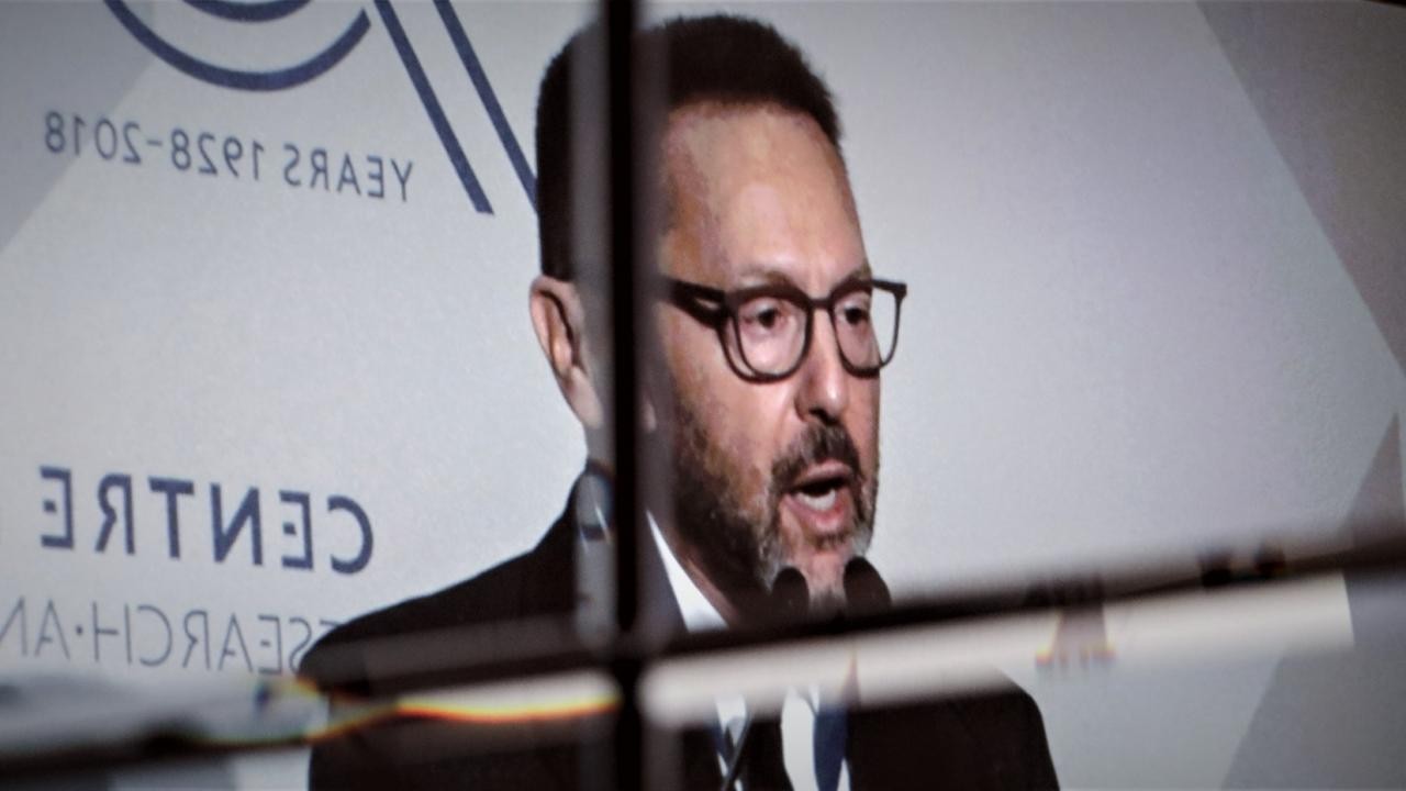 αποκαθήλωση και το ξεβράκωμα αποκαθήλωση και το ξεβράκωμα