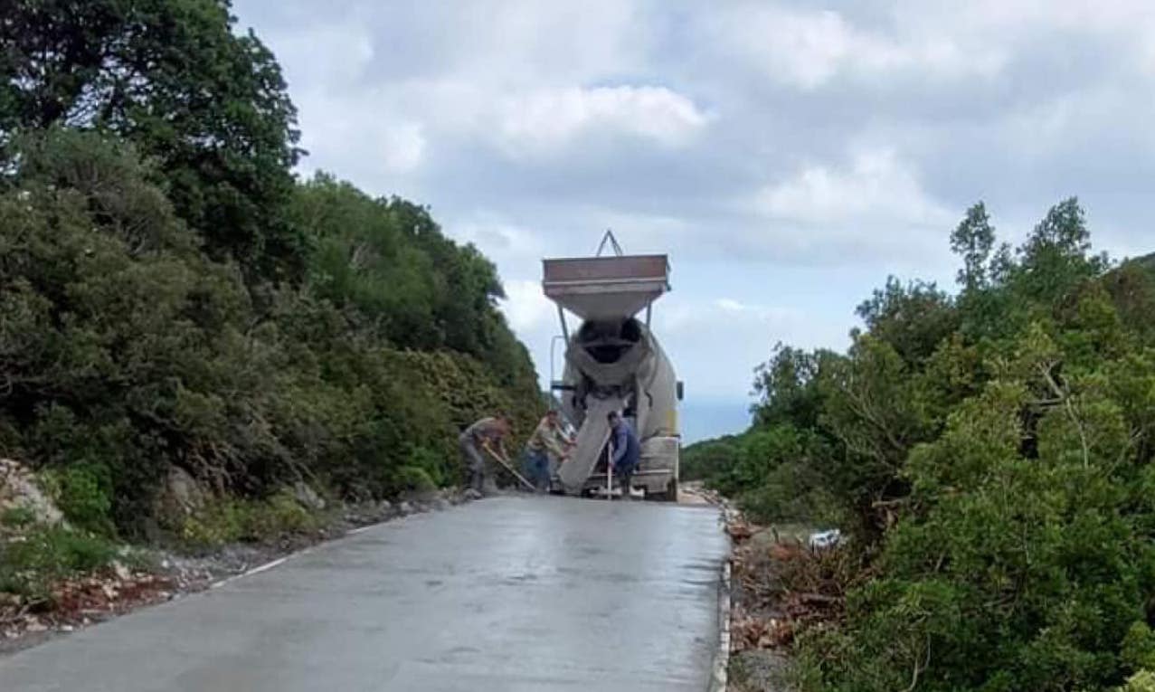 ξεκίνησε η τσιμεντόστρωση του δρομου του Μάρμακα ξεκίνησε η τσιμεντόστρωση του δρομου του Μάρμακα
