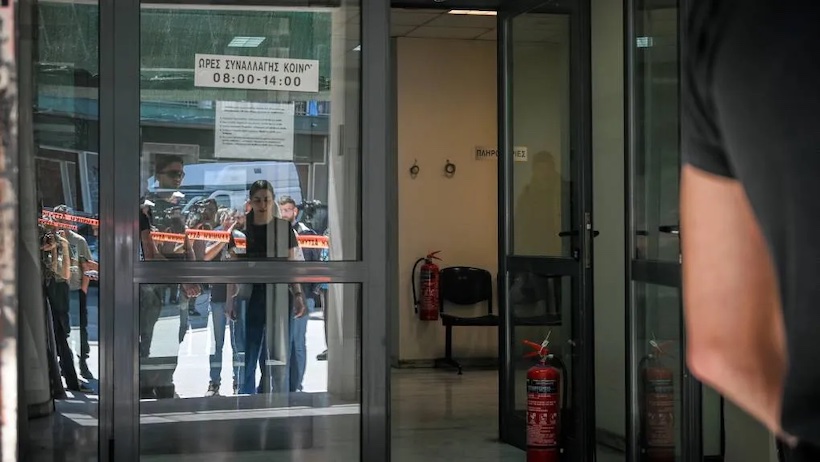 Συναγερμός στην Αθήνα: Επίθεση 89χρονου με καραμπίνα σε ΕΦΚΑ Κεραμεικού και Λουκάρεως – Πέντε τραυματίες Συναγερμός στην Αθήνα: Επίθεση 89χρονου με καραμπίνα σε ΕΦΚΑ Κεραμεικού και Λουκάρεως – Πέντε τραυματίες
